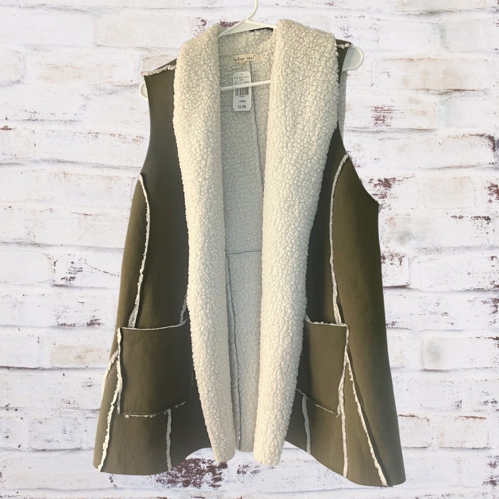 Womens Large Indigo Soul Green Sherpa Lined Front Vest.  Excellent Condition.